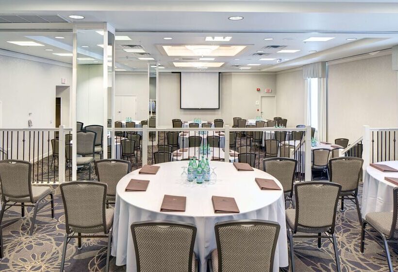 هتل Doubletree By Hilton Milwaukee Downtown