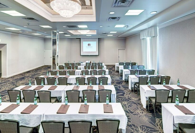 בית מלון כפרי Doubletree By Hilton Milwaukee Downtown