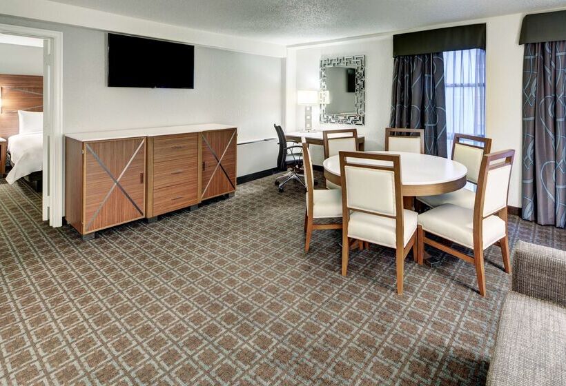 هتل Doubletree By Hilton Milwaukee Downtown