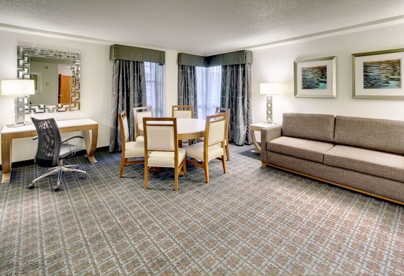 בית מלון כפרי Doubletree By Hilton Milwaukee Downtown