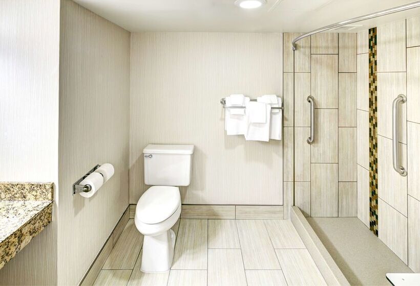 בית מלון כפרי Doubletree By Hilton Milwaukee Downtown