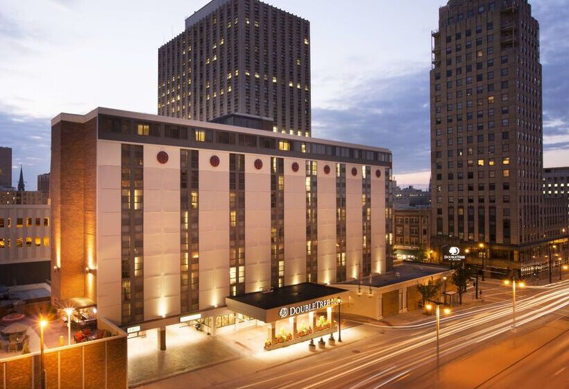 בית מלון כפרי Doubletree By Hilton Milwaukee Downtown