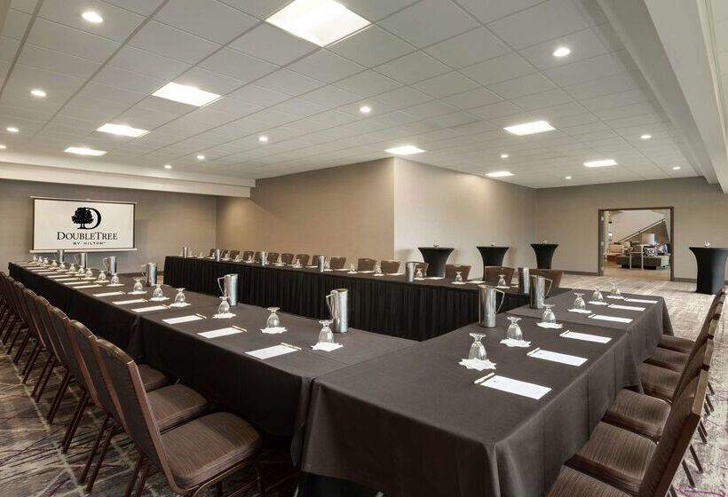 هتل Doubletree By Hilton St. Paul East