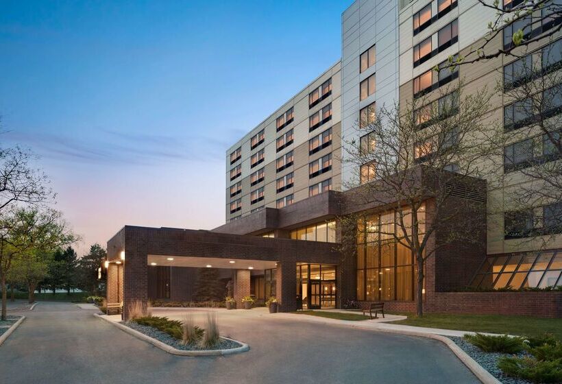 هتل Doubletree By Hilton St. Paul East