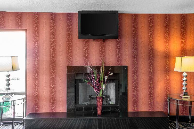 هتل Econo Lodge Ankeny   Des Moines