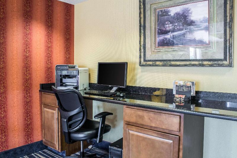 هتل Econo Lodge Ankeny   Des Moines