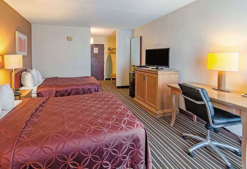 Отель Econo Lodge Inn & Suites