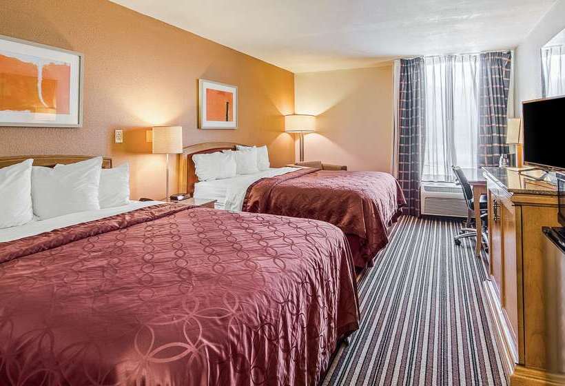 Отель Econo Lodge Inn & Suites