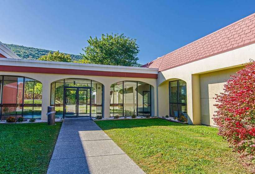 Отель Econo Lodge Inn & Suites