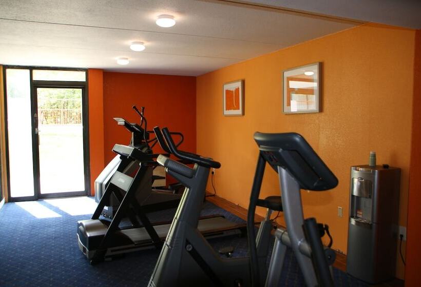 Отель Econo Lodge Inn & Suites