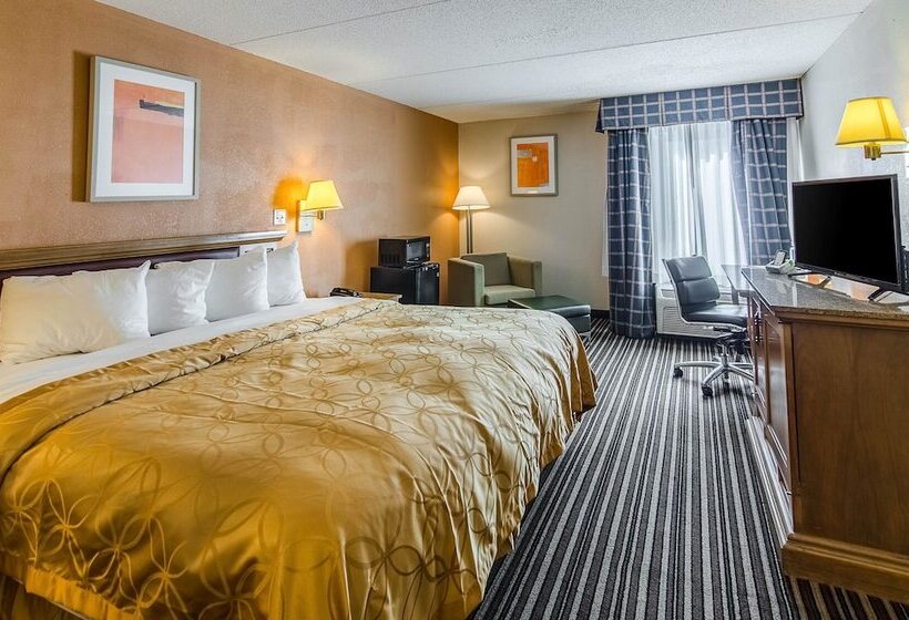 호텔 Econo Lodge Inn & Suites