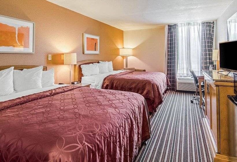 호텔 Econo Lodge Inn & Suites