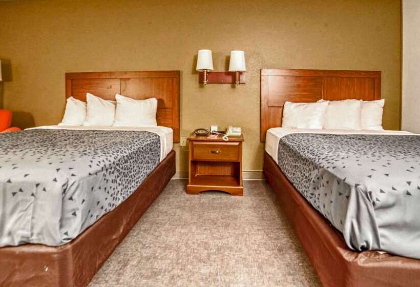 هتل Econo Lodge Raleigh Near Walnut Creek Amphitheatre