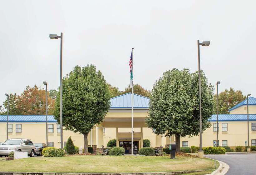 هتل Econo Lodge Raleigh Near Walnut Creek Amphitheatre