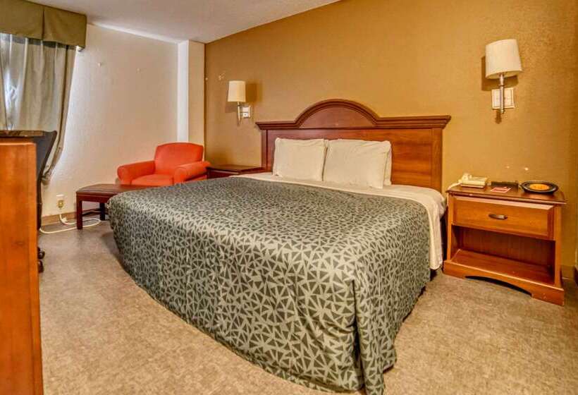 هتل Econo Lodge Raleigh Near Walnut Creek Amphitheatre