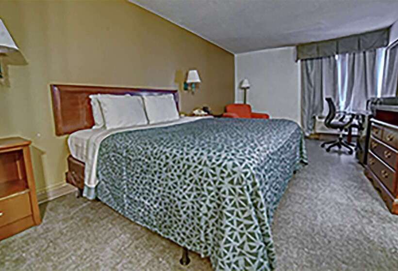 هتل Econo Lodge Raleigh Near Walnut Creek Amphitheatre