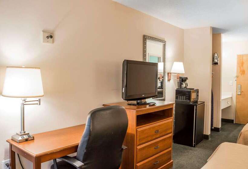 هتل Econo Lodge Raleigh Near Walnut Creek Amphitheatre