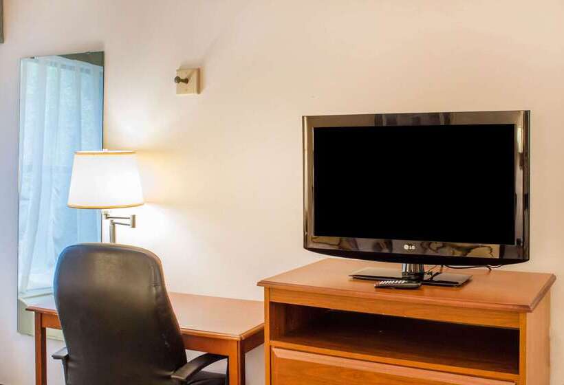 هتل Econo Lodge Raleigh Near Walnut Creek Amphitheatre