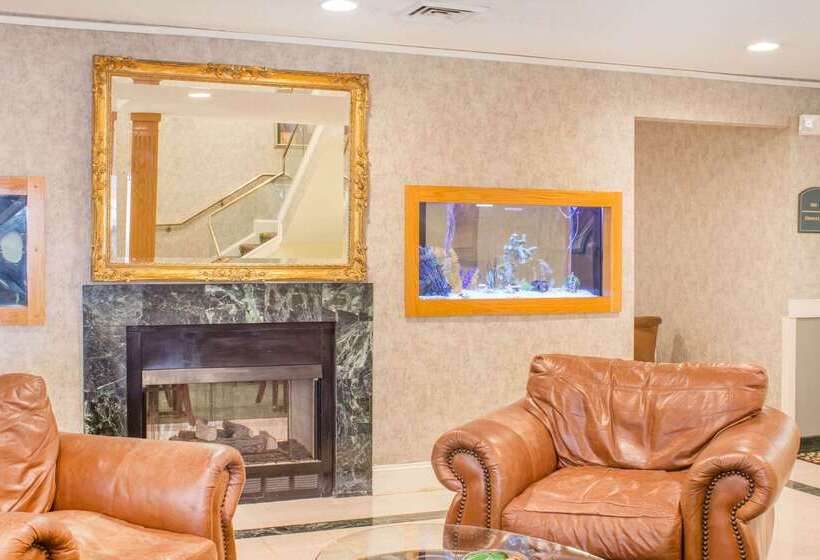 هتل Econo Lodge Raleigh Near Walnut Creek Amphitheatre