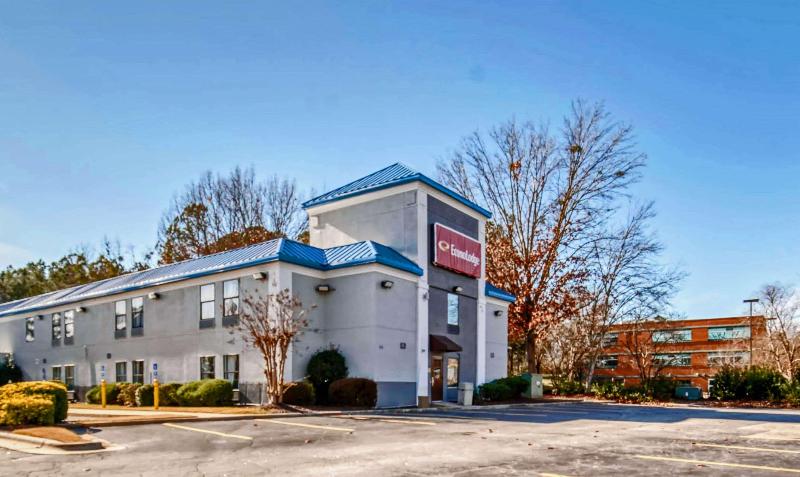 هتل Econo Lodge Raleigh Near Walnut Creek Amphitheatre