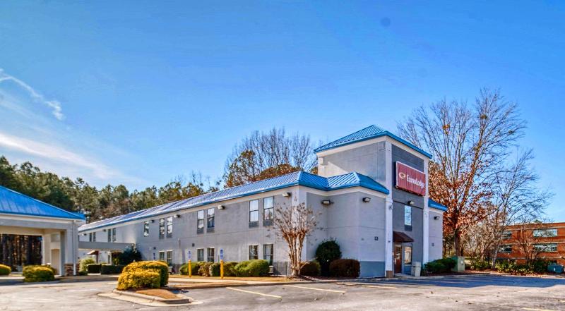 هتل Econo Lodge Raleigh Near Walnut Creek Amphitheatre