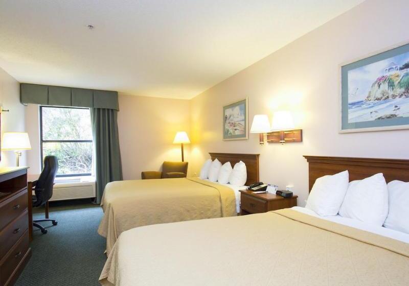 هتل Econo Lodge Raleigh Near Walnut Creek Amphitheatre