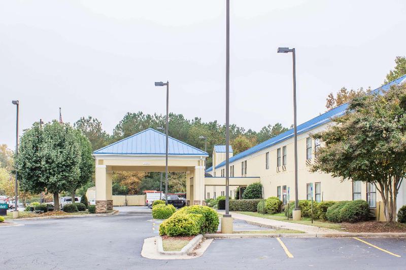 هتل Econo Lodge Raleigh Near Walnut Creek Amphitheatre