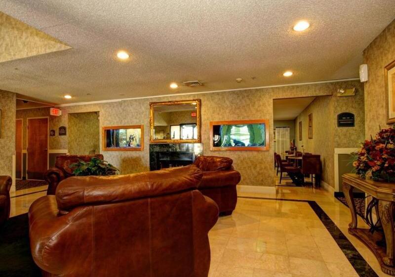 هتل Econo Lodge Raleigh Near Walnut Creek Amphitheatre