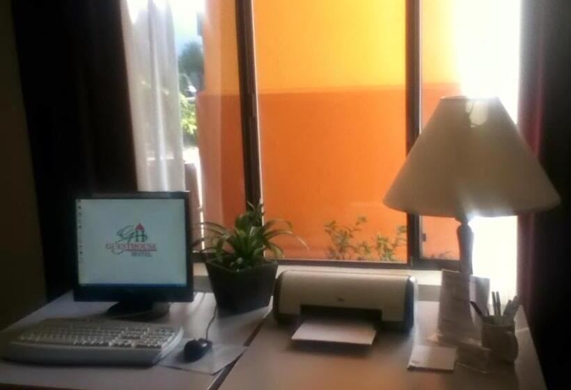 فندق Evergreen Inn & Suites