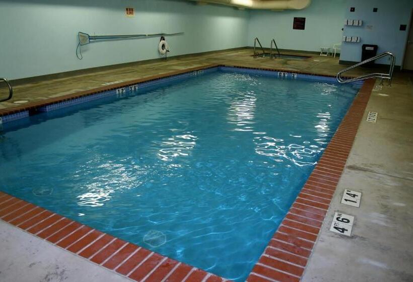 فندق Evergreen Inn & Suites