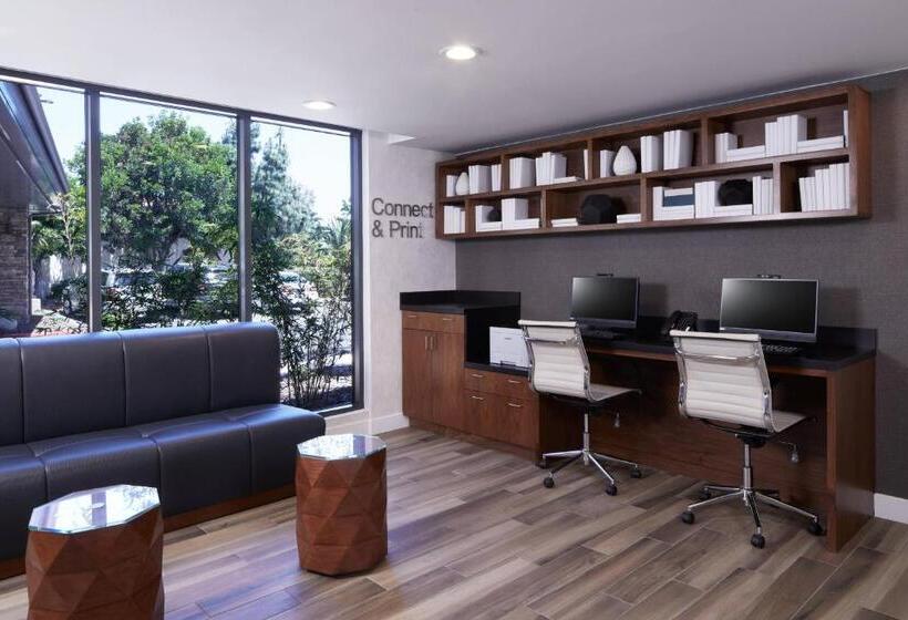 هتل Fairfield Inn & Suites By Marriott Camarillo