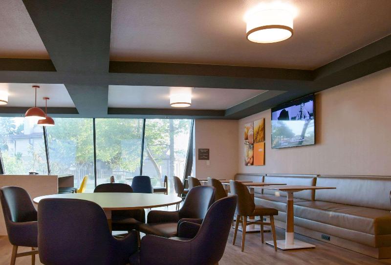 فندق Comfort Inn & Suites Nw Milwaukee