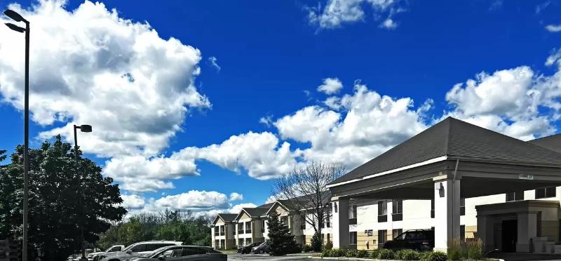 فندق Comfort Inn & Suites Nw Milwaukee