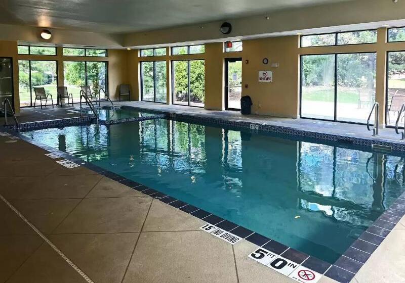 فندق Comfort Inn & Suites Nw Milwaukee