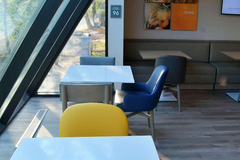 فندق Comfort Inn & Suites Nw Milwaukee