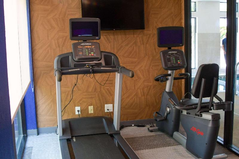 فندق Comfort Inn & Suites Nw Milwaukee