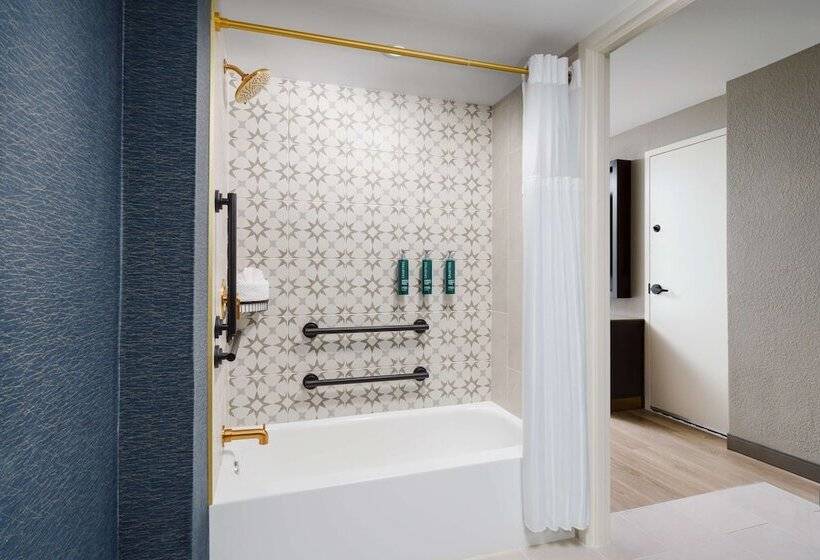 בית מלון כפרי Doubletree By Hilton Charlotte City Center