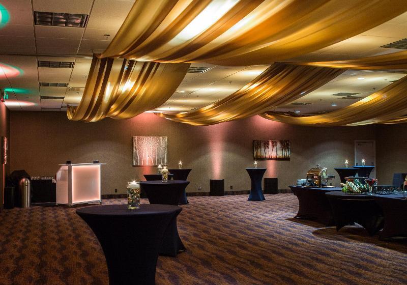 בית מלון כפרי Holiday Inn Des Moines Downtown Mercy Campus, An Ihg