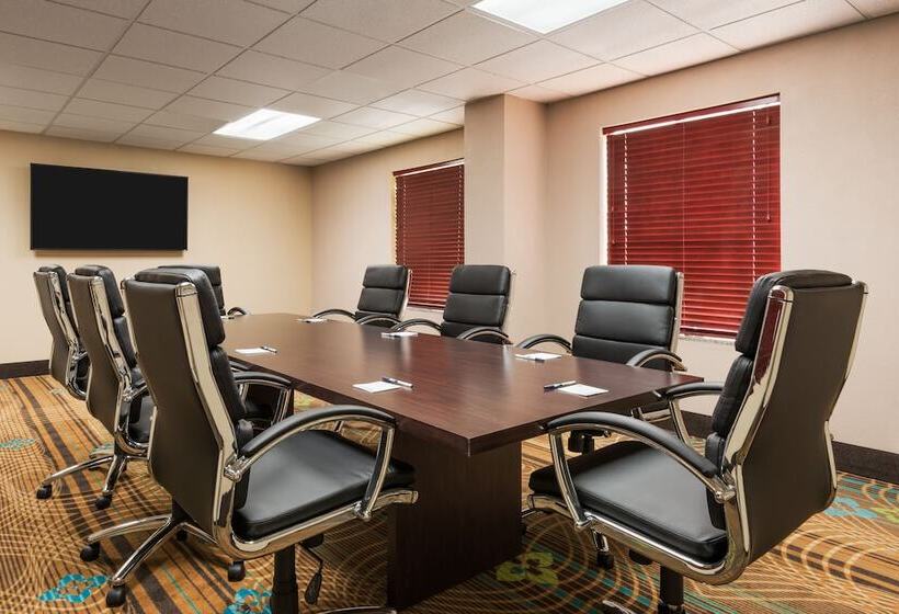 Holiday Inn Express Hotel & Suites Bentonville, An Ihg