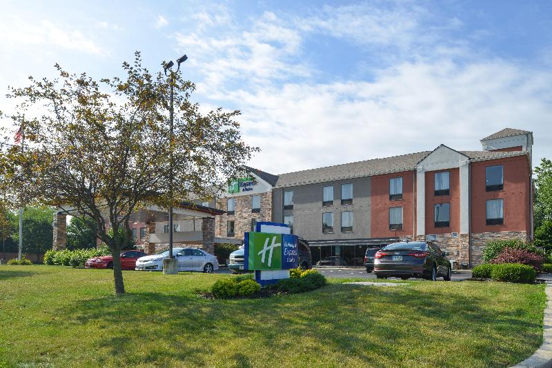 Отель Holiday Inn Express & Suites Dayton Huber Heights By Ihg