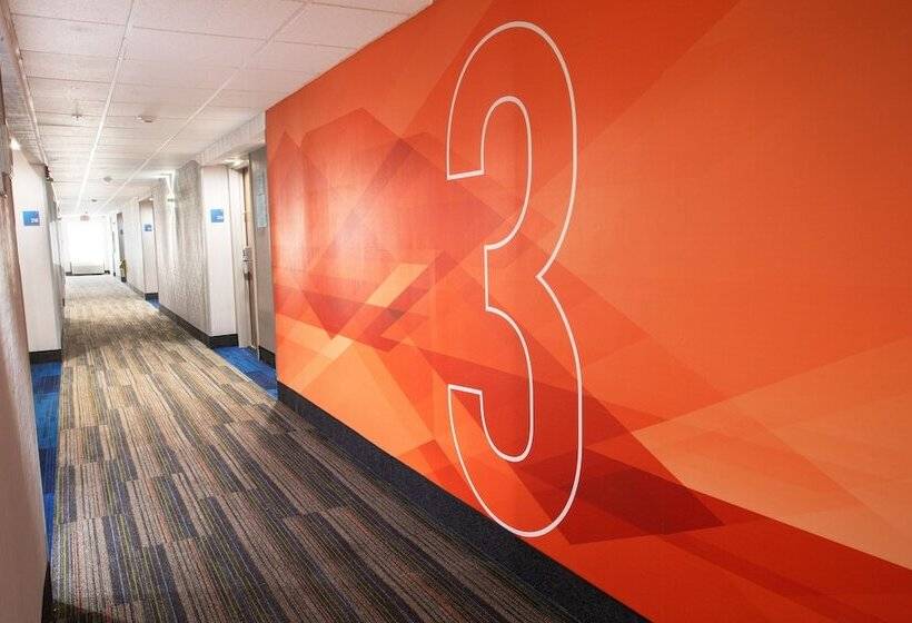 Отель Holiday Inn Express & Suites Dayton Huber Heights By Ihg