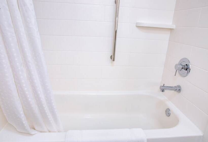 Отель Holiday Inn Express & Suites Dayton Huber Heights By Ihg