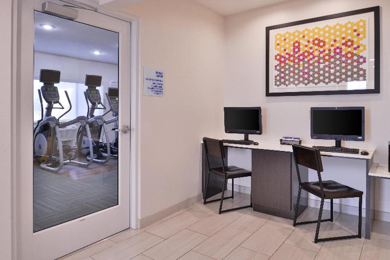 Holiday Inn Express Hotel & Suites Farmington, An Ihg