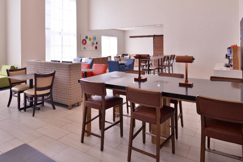 Holiday Inn Express Hotel & Suites Farmington, An Ihg