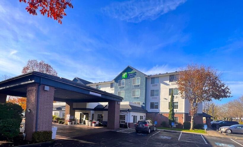 Holiday Inn Express Hotel & Suites Portland   Jantzen Beach, An Ihg