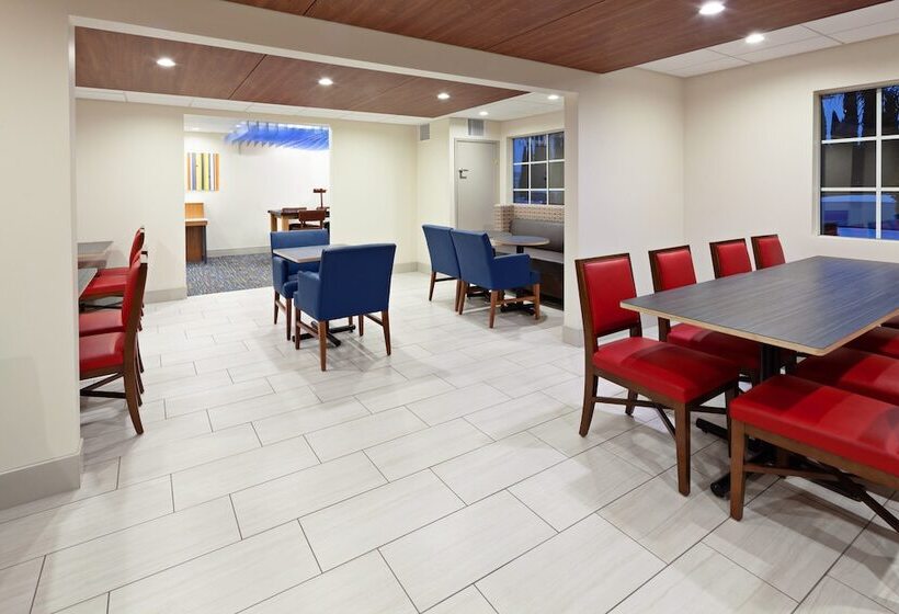 Holiday Inn Express Hotel & Suites San Diego Escondido, An Ihg