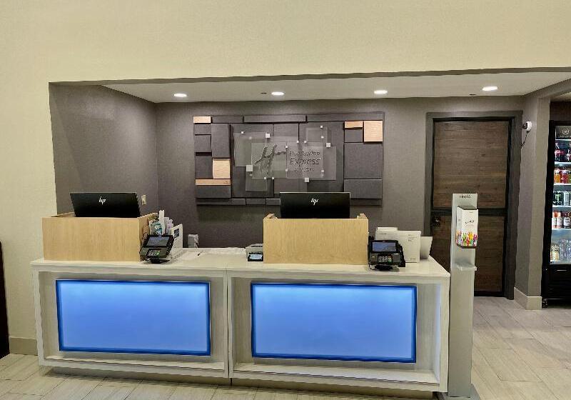 בית מלון כפרי Holiday Inn Express & Suites Sulphur   Lake Charles, An Ihg