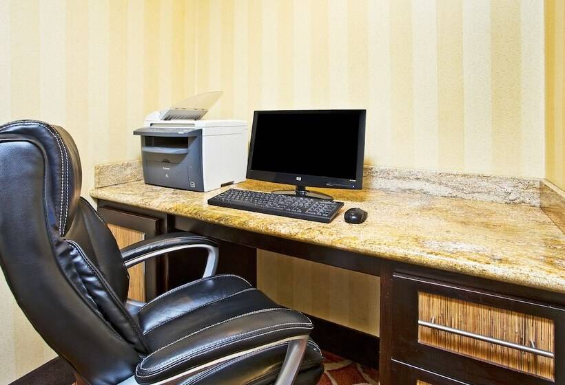 Holiday Inn Express Hotel & Suites Wabash, An Ihg