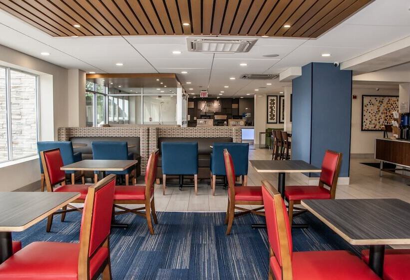 Отель Holiday Inn Express Allentown North, An Ihg