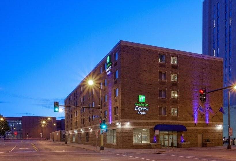 Holiday Inn Express Hotel & Suites Minneapolis Downtown Convention Center, An Ihg
